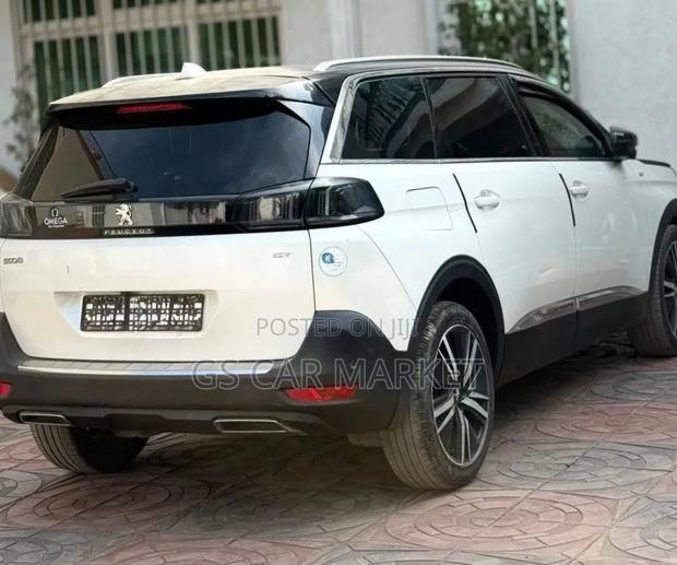 Peugeot 5008 2021 White