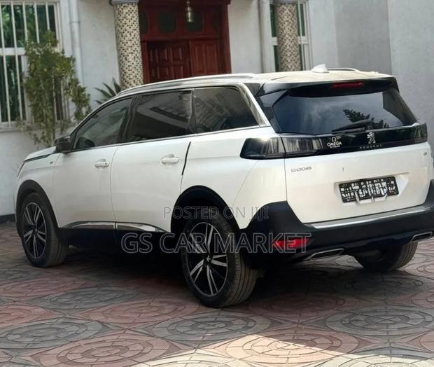 Peugeot 5008 2021 White