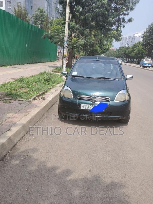 Toyota Vitz 2000 Green