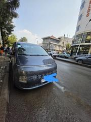 Hyundai Staria 2023 Gray for sale