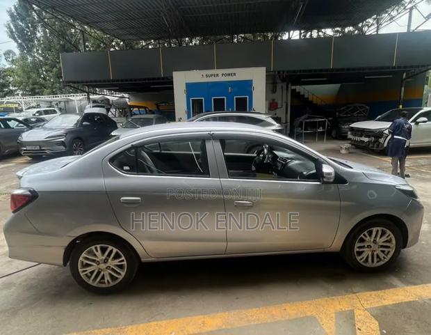 Mitsubishi Attrage 2021 Silver