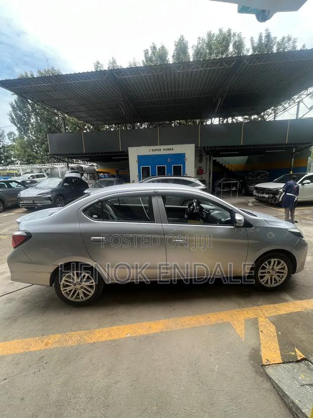 Mitsubishi Attrage 2021 Silver