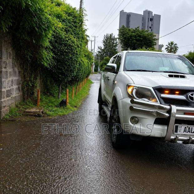 Toyota Hilux 2010 White