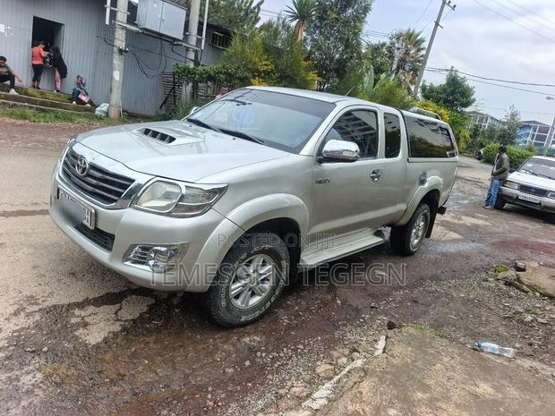 Toyota Hilux 2013 Gold