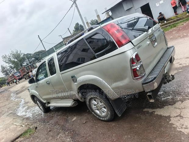 Toyota Hilux 2013 Gold