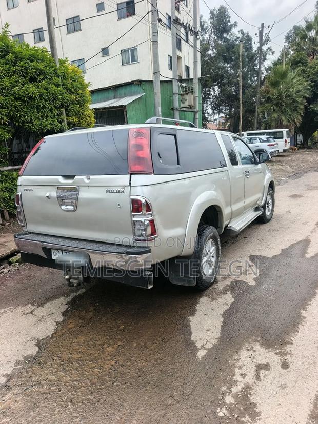 Toyota Hilux 2013 Gold