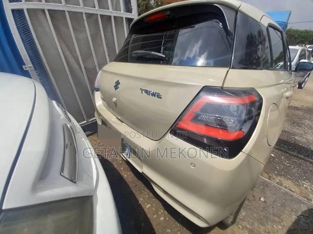 Suzuki Swift 2024 Beige
