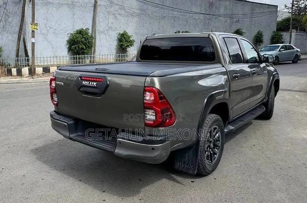 Toyota Hilux 2021 Gray