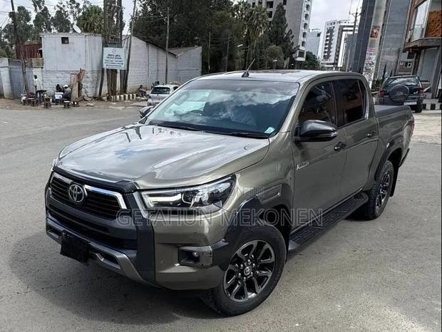 Toyota Hilux 2021 Gray