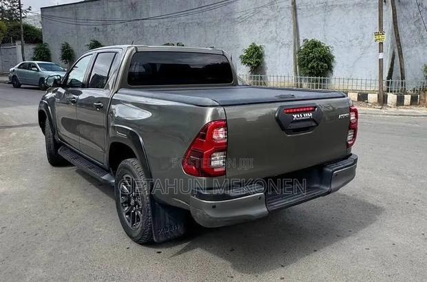Toyota Hilux 2021 Gray