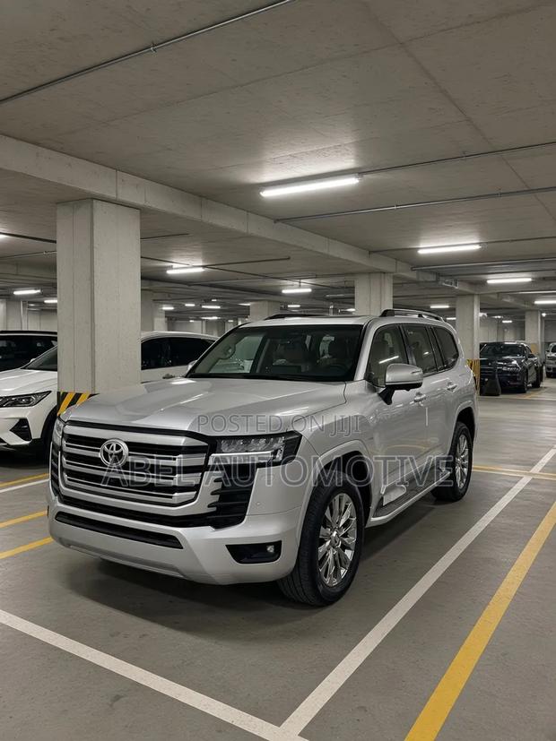Toyota Land Cruiser 2022 Silver