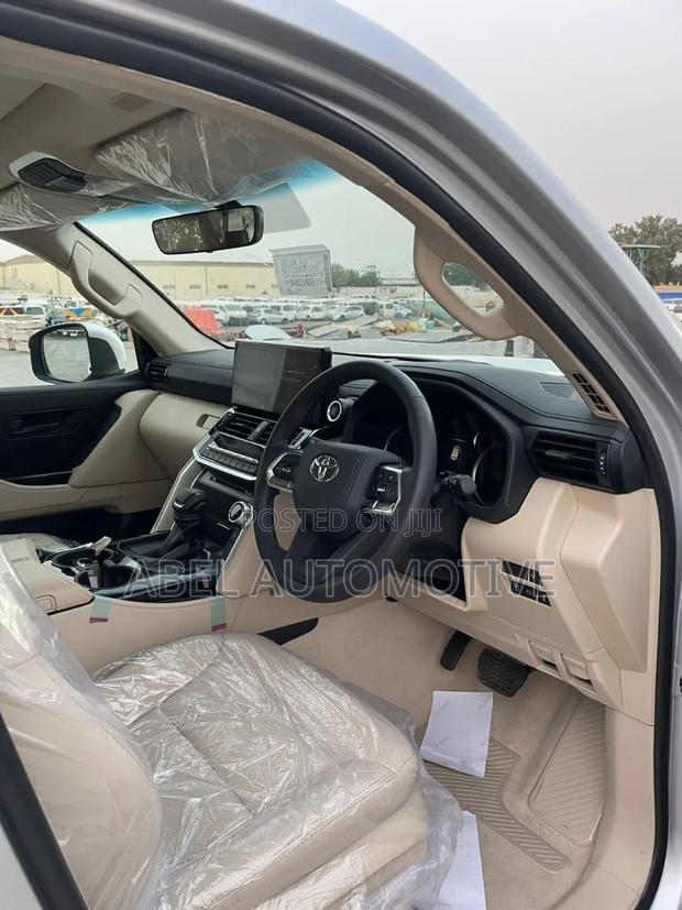 Toyota Land Cruiser 2022 Silver