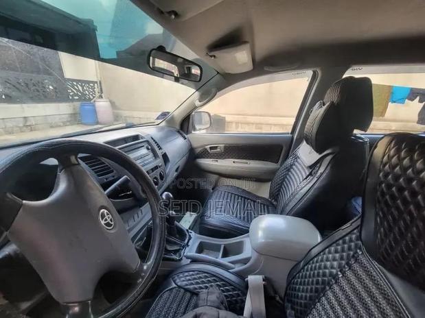 Toyota Hilux 2009 Gray