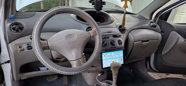 Toyota Platz 2001 Silver