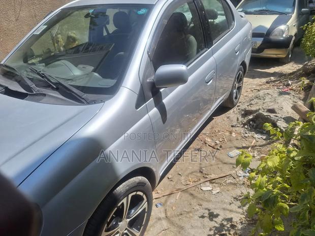 Toyota Platz 2001 Silver