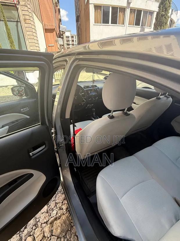 Mitsubishi Attrage 2020 Silver