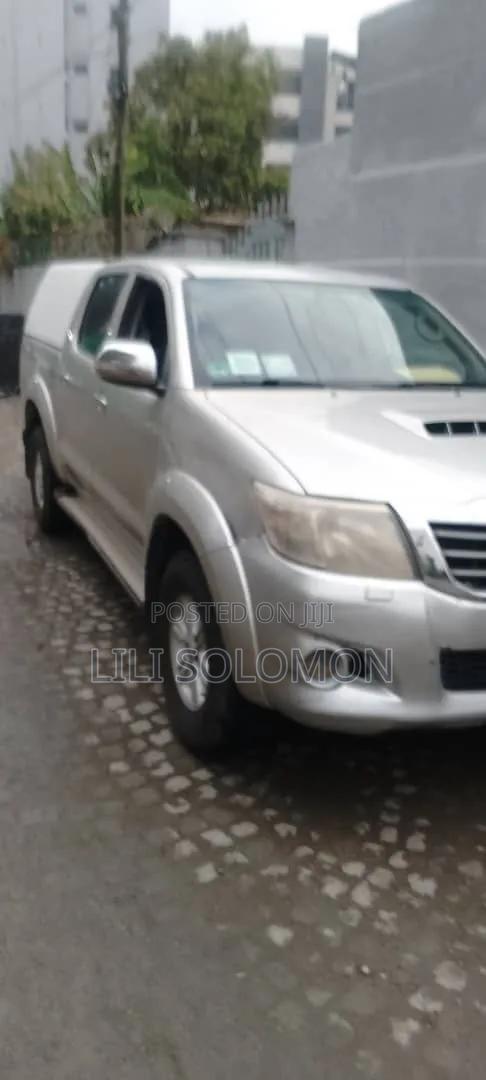 Toyota Hilux 2013 Silver