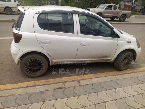 Toyota Vitz 2004 Gray