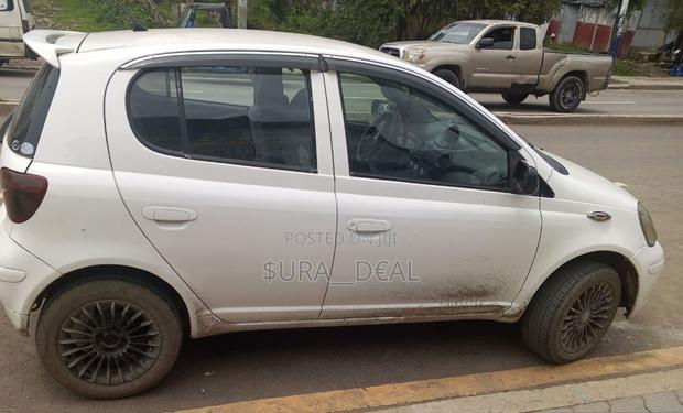 Toyota Vitz 2004 Gray