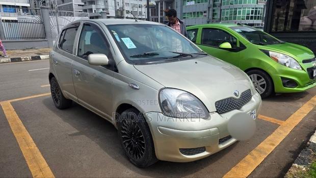 Toyota Vitz 2002 Gold