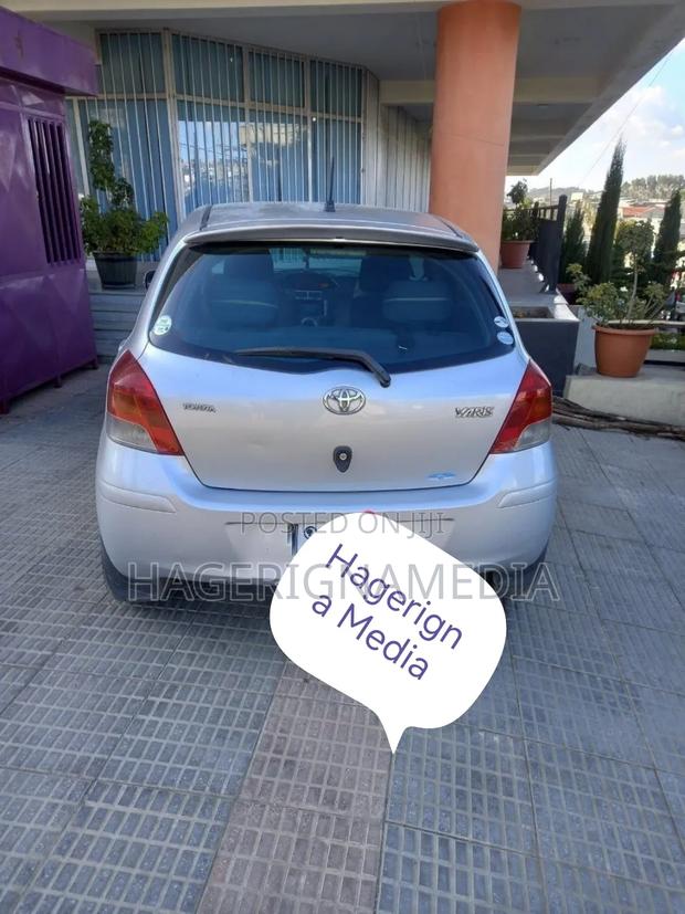 Toyota Yaris 2012 Silver