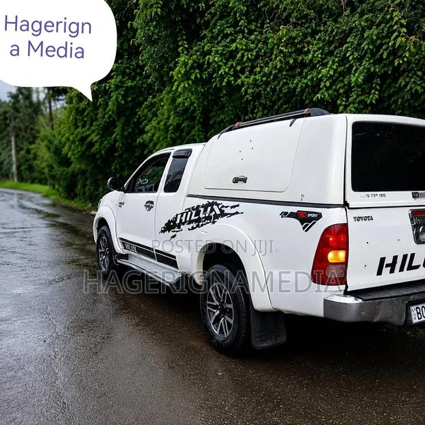 Toyota Hilux 2010 White