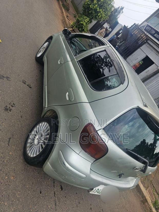 Toyota Vitz 2002 Silver