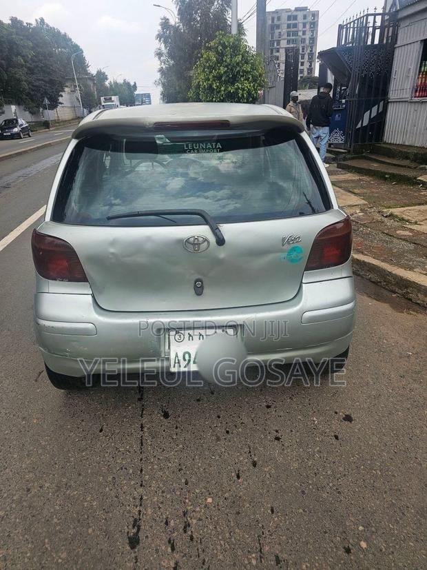 Toyota Vitz 2002 Silver