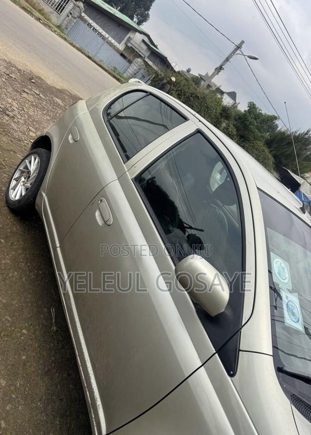 Toyota Vitz 2002 White