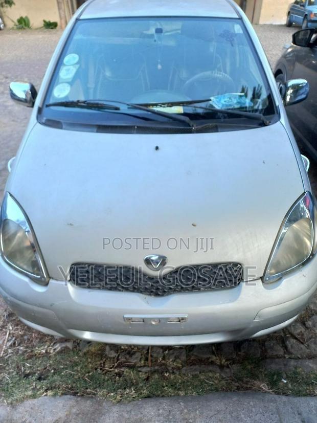 Toyota Vitz 2004 White