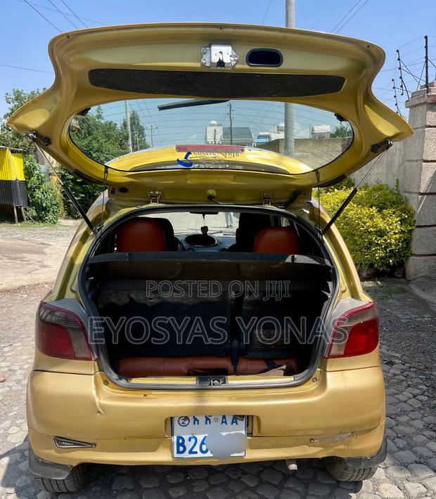 Toyota Vitz 2001 Gold