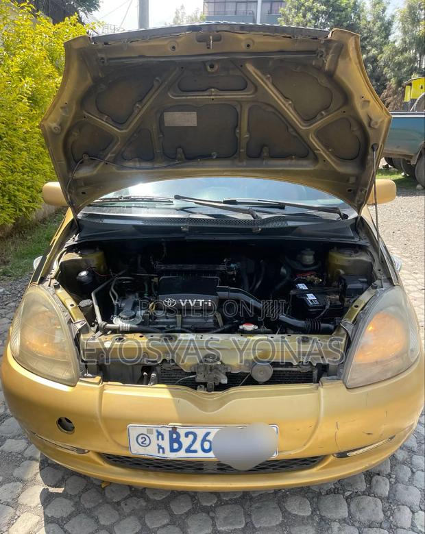 Toyota Vitz 2001 Gold