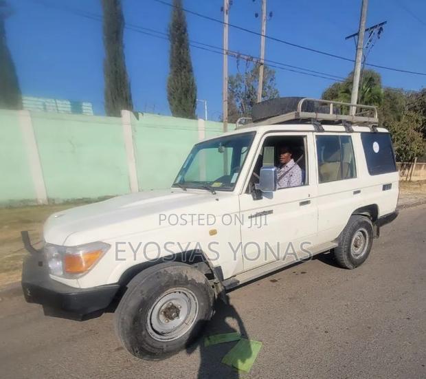 Toyota Land Cruiser 2009 White
