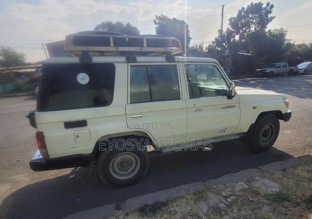 Toyota Land Cruiser 2009 White