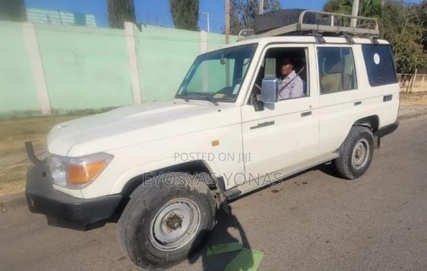 Toyota Land Cruiser 2009 White