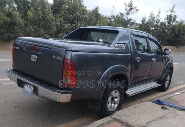 Toyota Hilux 2010 Black