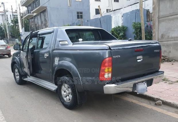 Toyota Hilux 2010 Black