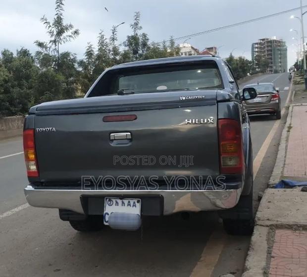Toyota Hilux 2010 Black