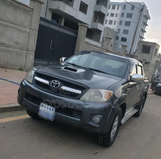 Toyota Hilux 2010 Black