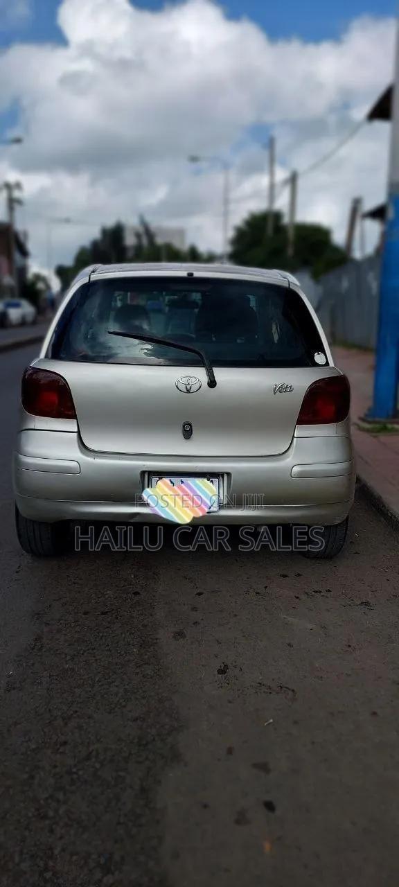 Toyota Vitz 2002 Gold