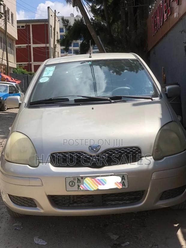 Toyota Vitz 2002 Gold
