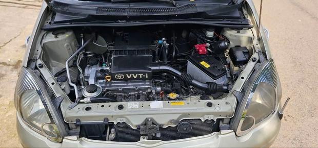 Toyota Vitz 2002 Gold