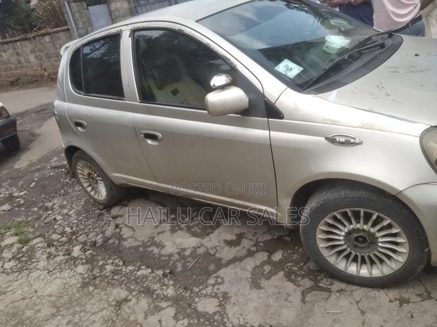 Toyota Vitz 2002 Gold