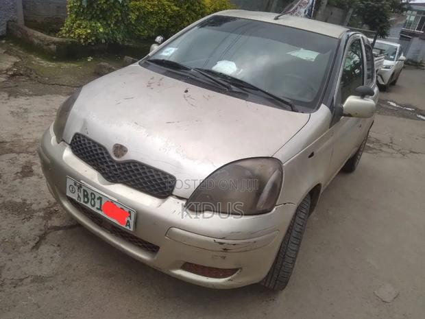 Toyota Vitz 2002 Beige