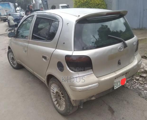 Toyota Vitz 2002 Beige