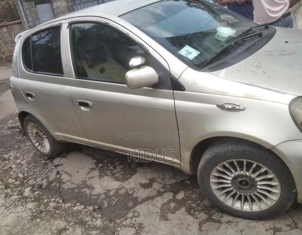 Toyota Vitz 2002 Beige