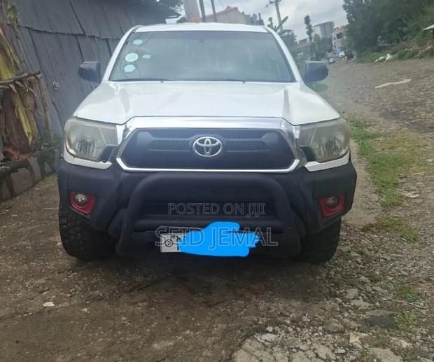 Toyota Tacoma 2015 White