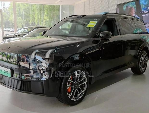 New Lynk & Co 900 2025 Matt Black