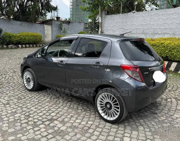 Toyota Yaris 2012 Black