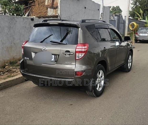 Toyota RAV4 2012 Brown